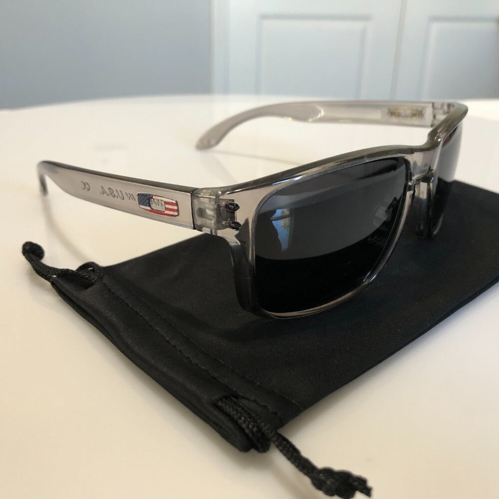 OAKLEY HOLBROOK USA Flag Smoke Gray Frame Polarized Lenses 9102